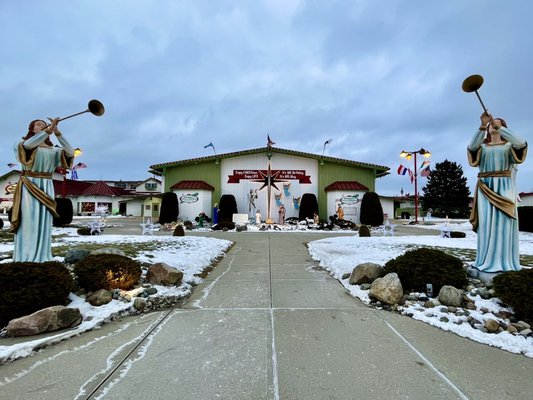 Bronner's Christmas Wonderland by null