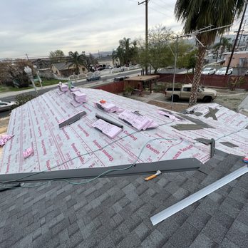 Gio Roofing - Owens Corning synthetic underlayment and ice and water barrier being installed. - Roofing Near Me - Los Angeles, California Gio Roofing - Owens Corning synthetic underlayment and ice and water barrier being installed. - Roofing Near Me - Los Angeles, California