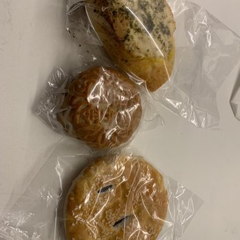 New Cameron Bakery - Garlic bun, moon cake, - Bakeries Near Me - Chinatown, New York
