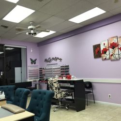 Green Nail Salon