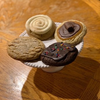 Crumbl - North Nashua - Kentucky Butter Cake, Snickerdoodle Cupcake, Twix, Galaxy Brownie - Bakeries Near Me - Nashua, New Hampshire Crumbl - North Nashua - Kentucky Butter Cake, Snickerdoodle Cupcake, Twix, Galaxy Brownie - Bakeries Near Me - Nashua, New Hampshire