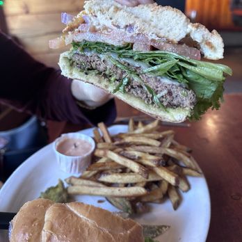 138 Grill - Guacamole Burger - American Near Me - Glide, Oregon