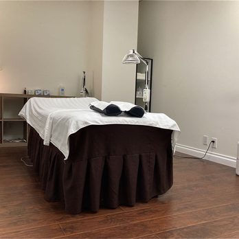 Max Relax Zen Therapy - Treatment room - Acupuncture Near Me - Irvine, California