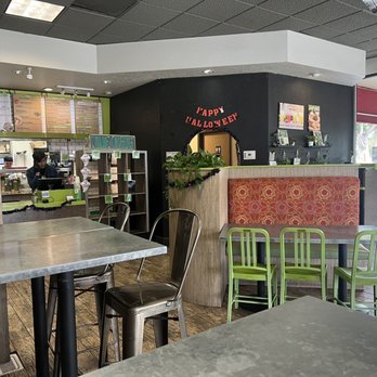 Green Tomato Grill - interior - New American Near Me - Orange, California