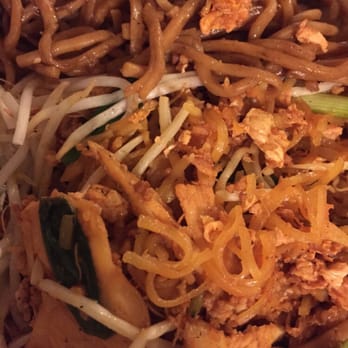 China Joe's - Chicken pad Thai.. The chicken is soooo yummy! - Cantonese Near Me - Las Vegas, Nevada
