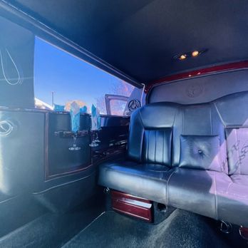 Taylormade1 Limousine - Comfortable sitting - Limos Near Me Taylormade1 Limousine - Comfortable sitting - Limos Near Me