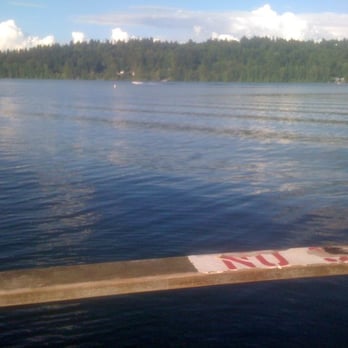 Idylwood Beach Park - View of Lake Sammamish - Parks Near Me - Redmond, Washington
