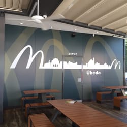 McDonald's - Zona interior y aseos.