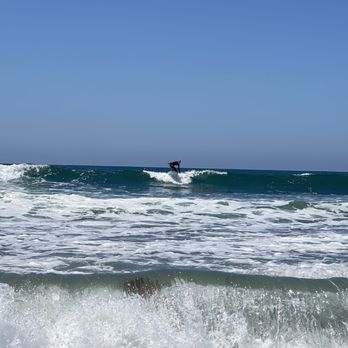 SoCal Surf Lessons - Catching a wave - Surf Schools Near Me SoCal Surf Lessons - Catching a wave - Surf Schools Near Me