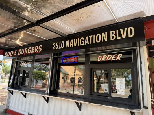 Boo’s Burgers by null