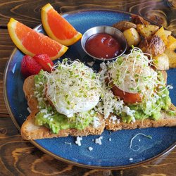 Cafe La Reine - Gluten free Advacado toast