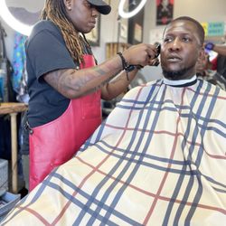 Hollywood Barbershop - Chris Nice Cuts