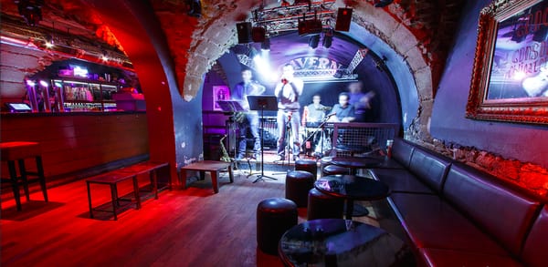 Le Cavern by null