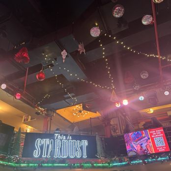 Ellen's Stardust Diner - Diners Near Me - New York, New York