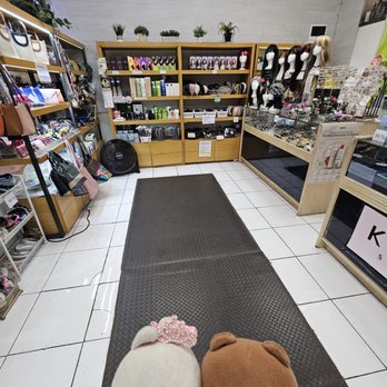 Beauty Touch - Interior - Cosmetics & Beauty Supply Near Me - Waipahu, Hawaii