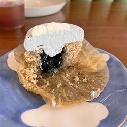 Valentine Sweets - Blueberry lemon cupcake - inside