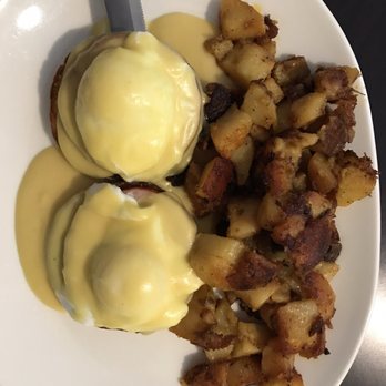Mesa Cafe and Grill - Benjamin eggs Benedict - Breakfast & Brunch Near Me - Cranston, Rhode Island