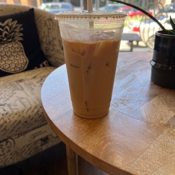 Caleo Cafe - Iced café miel (oat milk, cinnamon, honey) - Coffee & Tea Near Me - Angola, Indiana