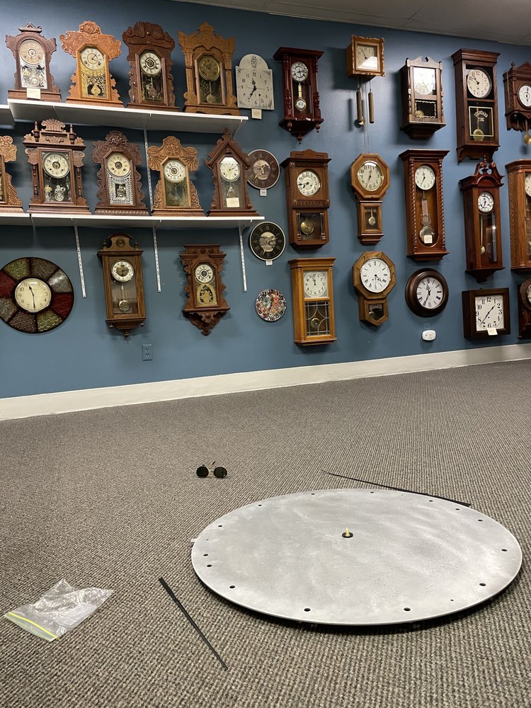 KESSLERS CLOCK Updated October 2024 35 Photos 160 E Chestnut St