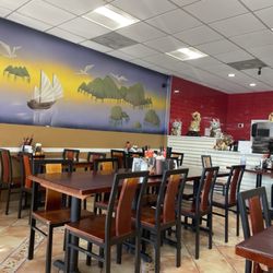 Pho Ha - Inside of the restaurant hasn't changed much in years