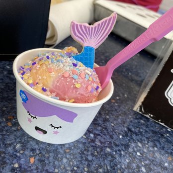 Baskin-Robbins - W rainbow sherbet - Ice Cream & Frozen Yogurt Near Me - Burbank, California