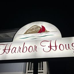 Exterior outside entrance of Harbor House Inn - Morro Bay, California Exterior outside entrance of Harbor House Inn - Morro Bay, California