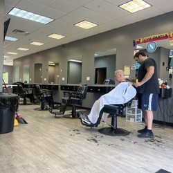 Valentino's Barbershop - Full of customers and one barber? What happened?