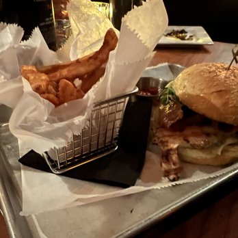 Hubbard Grille - New American Near Me - Columbus, Ohio