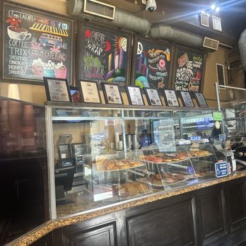 LA Café - Front counter - Breakfast & Brunch Near Me - Los Angeles, California