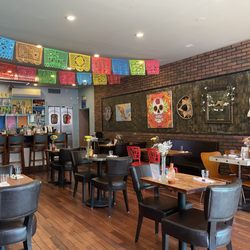Xochitl Taqueria - Seating