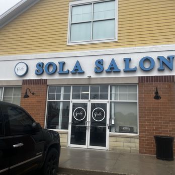 Fancy Nail Spa Studio - Single Entrance to 22 private salons - Nail Technicians Near Me - Hartland, Wisconsin