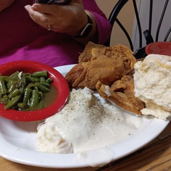 Farmhouse Restaurant - Fried chicken, green beans mashed potatoes and gravy with a homemade biscuit. - American Near Me - Branson, Missouri Farmhouse Restaurant - Fried chicken, green beans mashed potatoes and gravy with a homemade biscuit. - American Near Me - Branson, Missouri