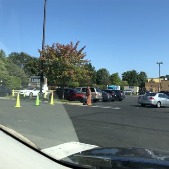 Chick-fil-A - Crazy line for drive thru - Fast Food Near Me - Philadelphia, Pennsylvania Chick-fil-A - Crazy line for drive thru - Fast Food Near Me - Philadelphia, Pennsylvania