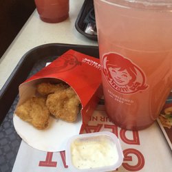 Wendy's - 10 piece nugget w/ ranch and a strawberry lemonade