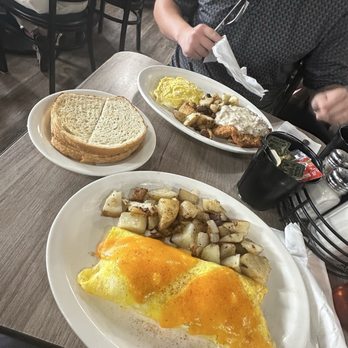Willy's Kitchen - Crab explosion omelette - American Near Me - Glen Burnie, Maryland Willy's Kitchen - Crab explosion omelette - American Near Me - Glen Burnie, Maryland