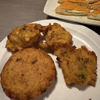 Royal India - Appetizers Vegetable Pakora and Aloo Tiki ( potato/round)  and fried paneer in the back - Indian Near Me - Reno, Nevada