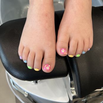 Bella Nails Lounge - Spring toes for my 6 year old, done by Nikki - Nail Salons Near Me - Torrance, California Bella Nails Lounge - Spring toes for my 6 year old, done by Nikki - Nail Salons Near Me - Torrance, California