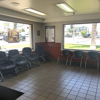 Jiffy Lube Oil Change - Waiting area! They have A/C!! - Auto Repair Near Me - Burbank, California