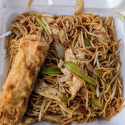 Chen's Chinese Restaurant - Chicken Lo mein and Shrimp Egg Roll