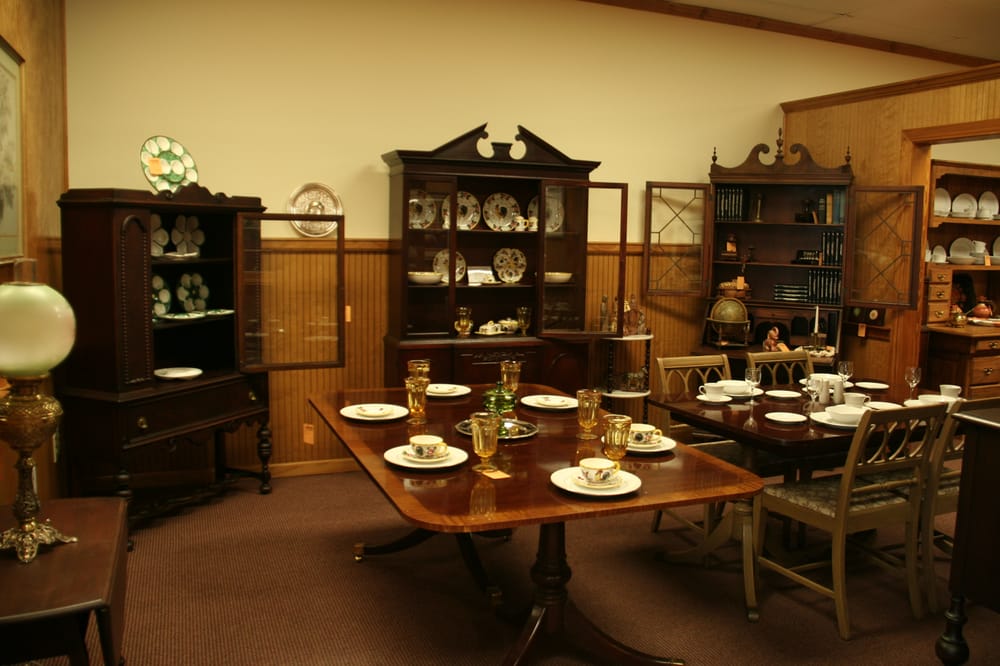 DRAKE’S EMPORIUM Updated August 2024 210 E Main St, Walhalla, South