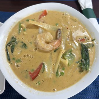 Lyeh Thai Restaurant - Green curry with shrimps - Thai Near Me - Akron, Ohio