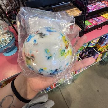 Bruce's Candy Kitchen - Candy Stores Near Me - Cannon Beach, Oregon