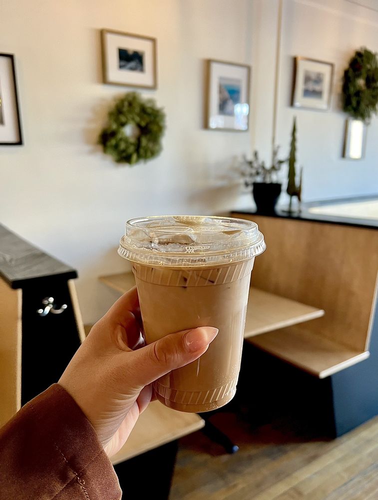 DRIP Updated September 2024 27 Photos 150 E Main St, Zeeland