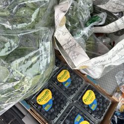 H & W Produce - Greens & beans!
