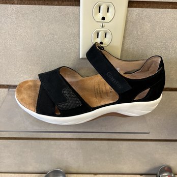 Shoes That Fit - Shoe Stores Near Me - Elk Grove, California Shoes That Fit - Shoe Stores Near Me - Elk Grove, California