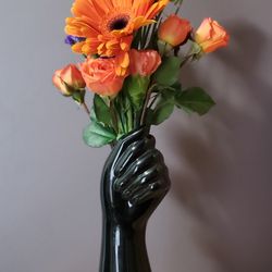 NiLu Gift Shop - Black hand vase.