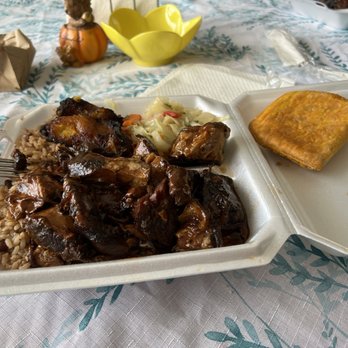 Island Vibes - Jerk Pork and beef patty - Caribbean Near Me - Nashville, Tennessee