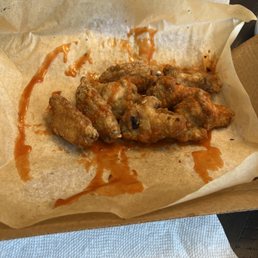 This is suppose to be hot wings. Guess next time I'll order Pizza Hut!!