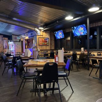 Wings Etc - Ambiance, but empty ): clean and good atmosphere - Chicken Wings Near Me - Angola, Indiana Wings Etc - Ambiance, but empty ): clean and good atmosphere - Chicken Wings Near Me - Angola, Indiana