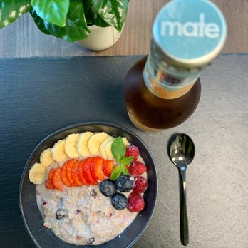 justgreencoffee - Porridge mit Beeren. - Cafes Near Me - Hamburg, HH